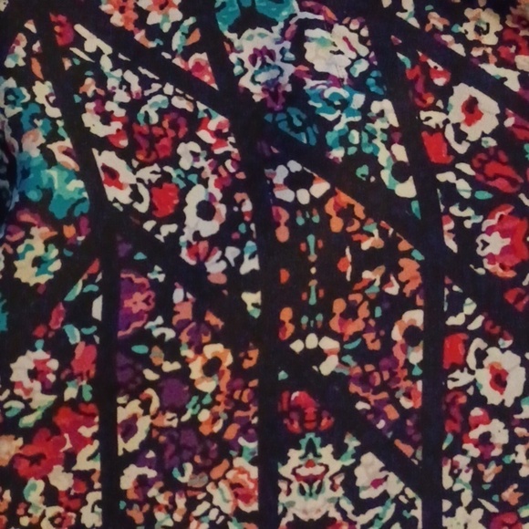 CANDIES, MID SLEEVE SHIRT, BUTTON SLEEVES, SIZE LARGE. - Picture 2 of 4